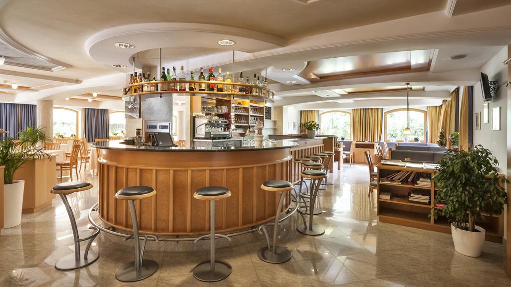 קיוזה Hotel Bischofhof - Bistro Jasmin מראה חיצוני תמונה