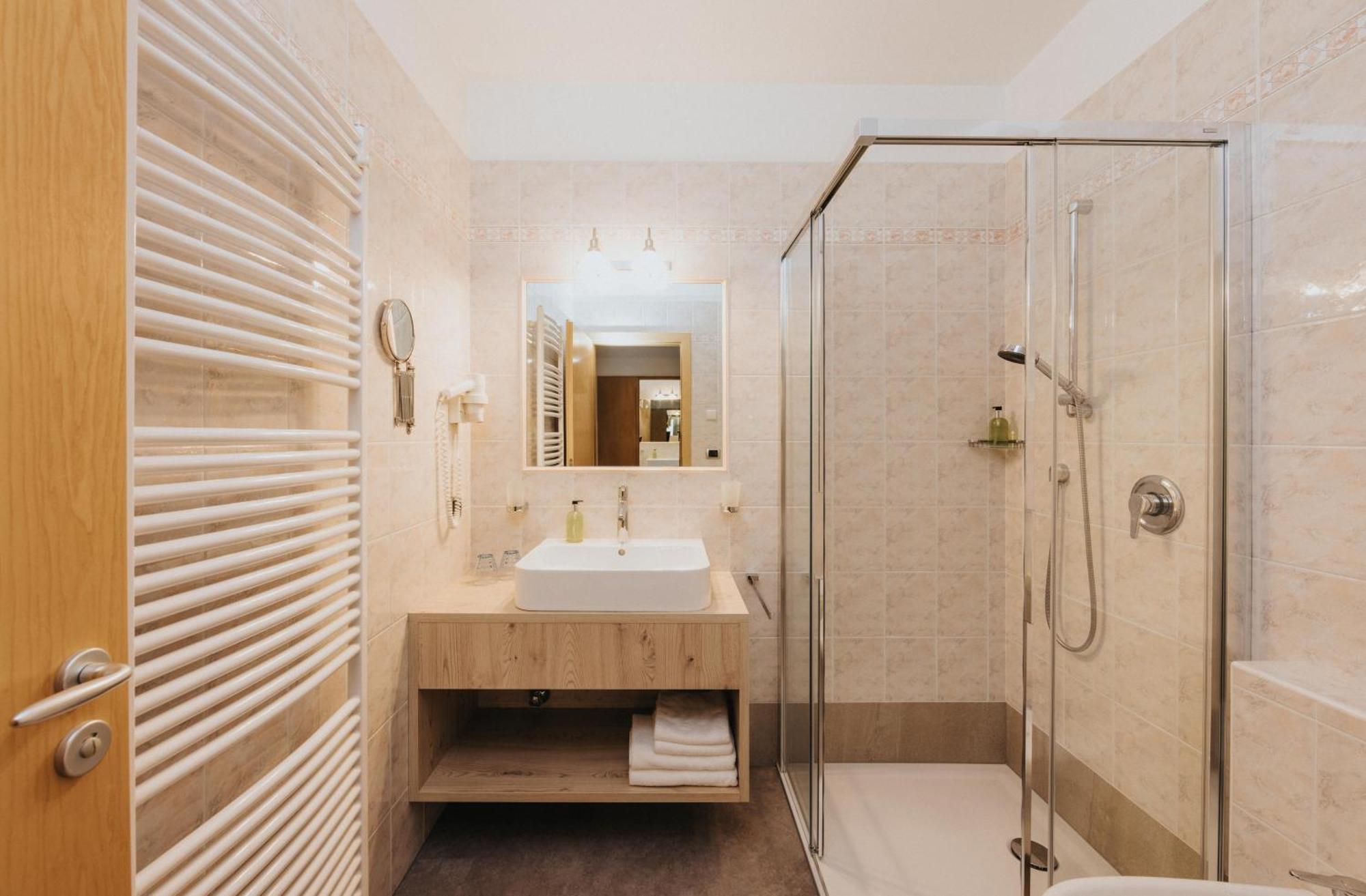 קיוזה Hotel Bischofhof - Bistro Jasmin מראה חיצוני תמונה