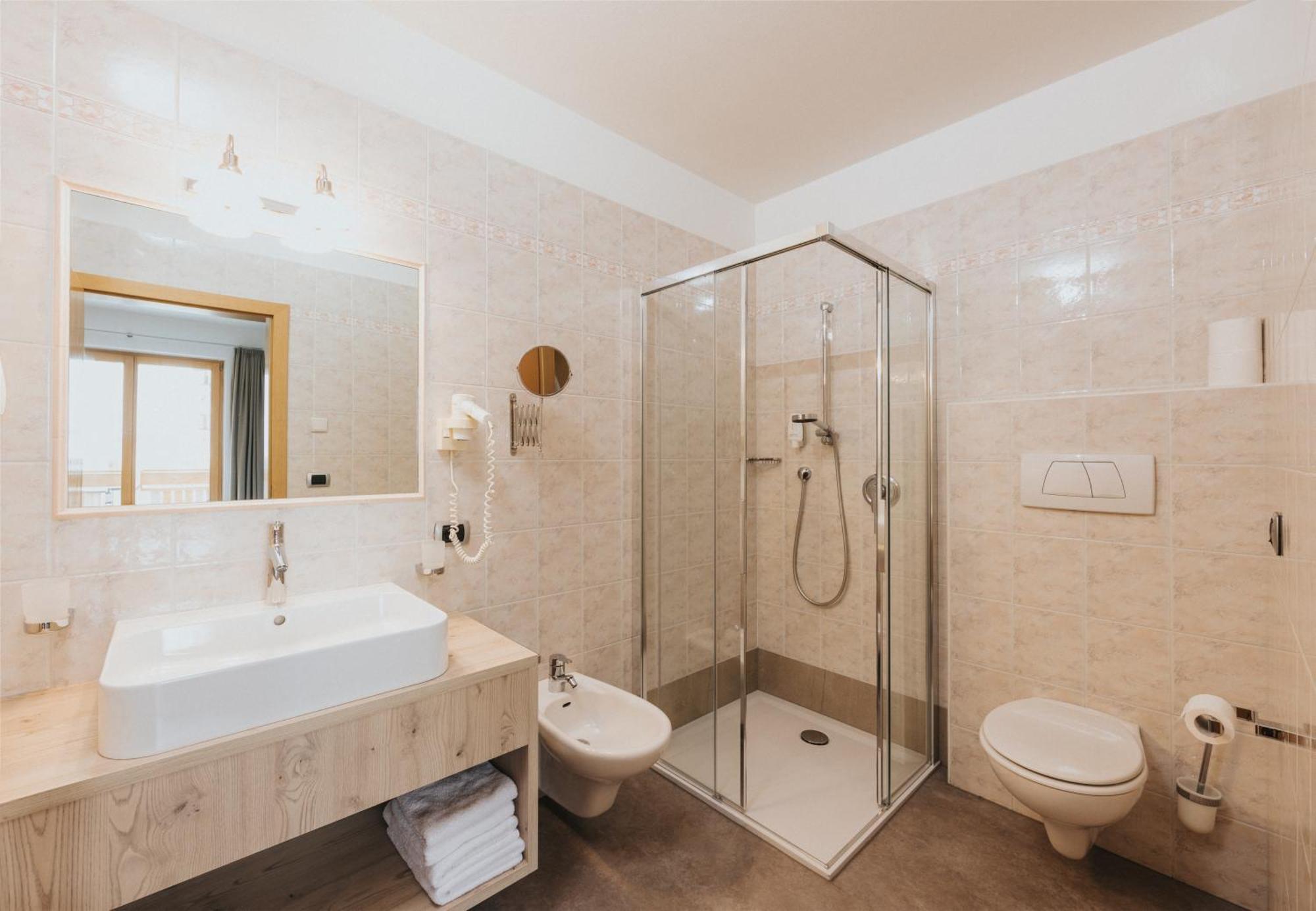 קיוזה Hotel Bischofhof - Bistro Jasmin מראה חיצוני תמונה